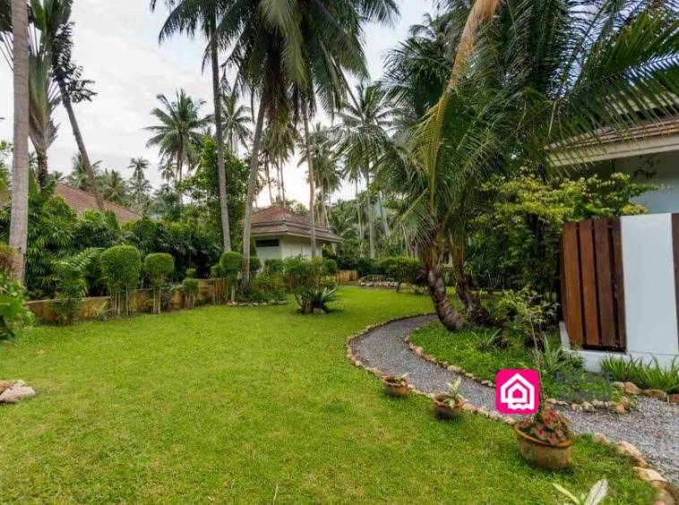 maenam villa with large garden