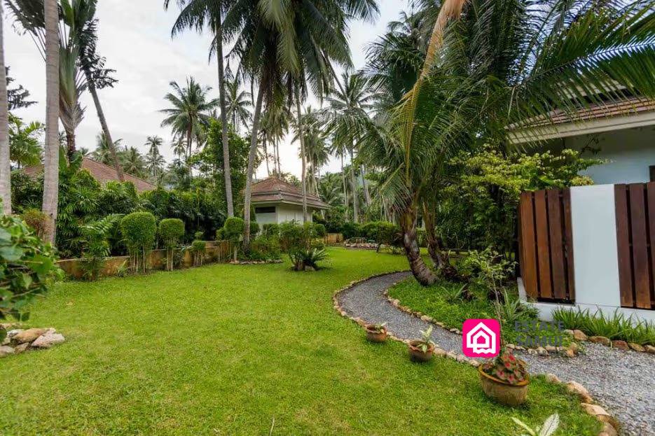 maenam villa with large garden