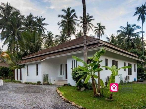 maenam villa with large garden