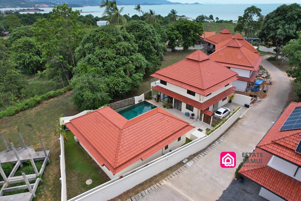 spacious garden villa for sale