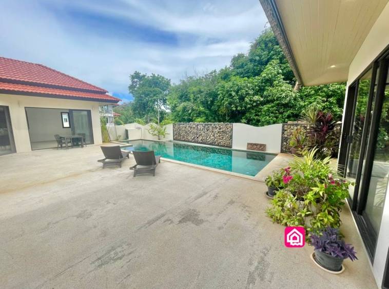 spacious garden villa for sale