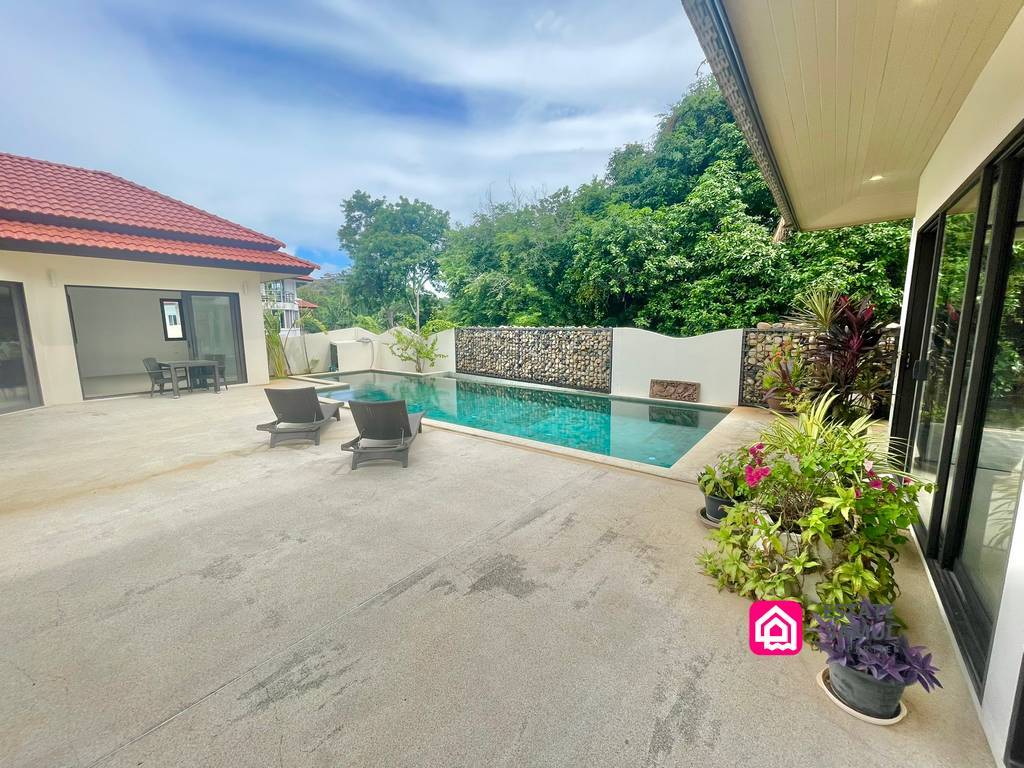 spacious garden villa for sale