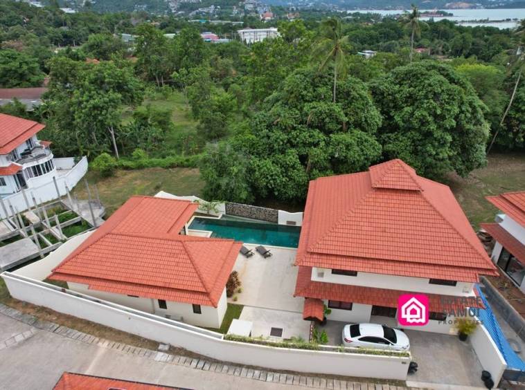 spacious garden villa for sale