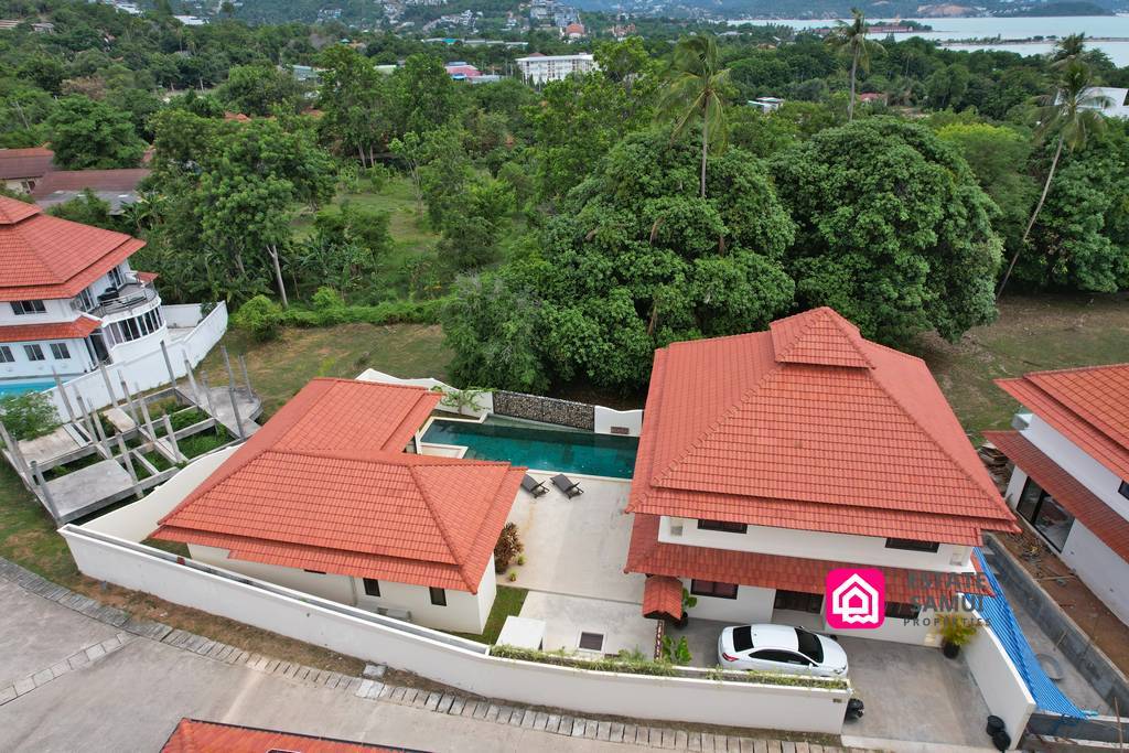 spacious garden villa for sale