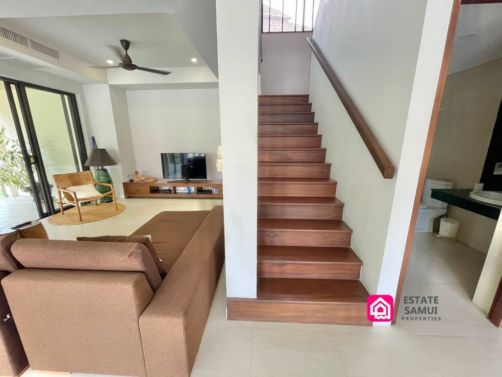 stairs to upper 3 bedrooms